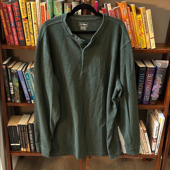 L.L. Bean Men's Dark Green Long Sleeve Henley - Picture 1 of 4